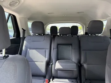 2025 Ford Explorer - image 7