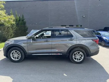 2025 Ford Explorer - image 4