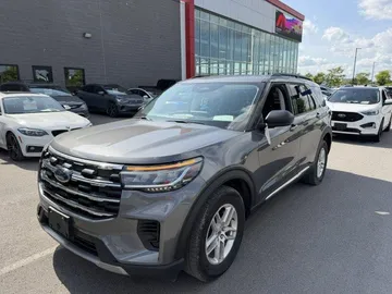 2025 Ford Explorer - image 3