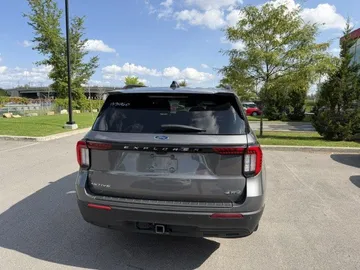 2025 Ford Explorer - image 6