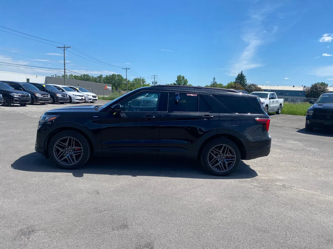 2025 Ford Explorer — photo 4