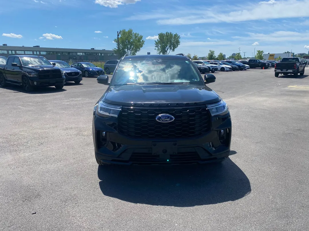2025 Ford Explorer — photo 2