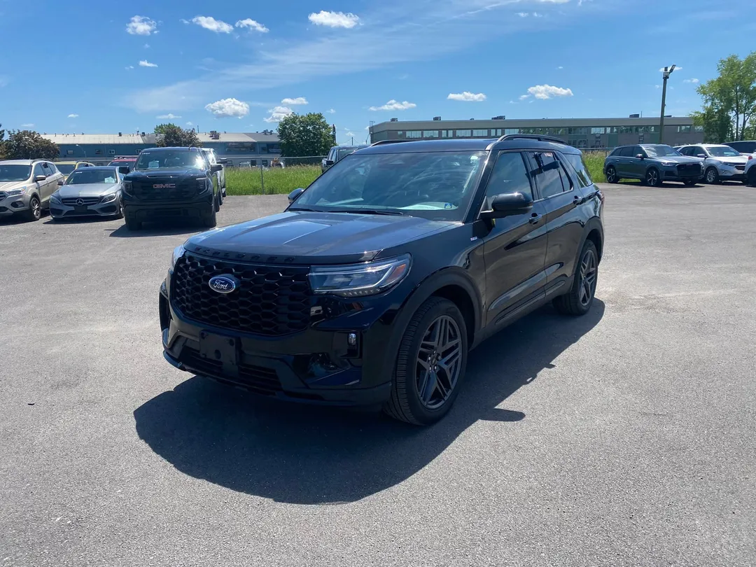 2025 Ford Explorer — photo 3