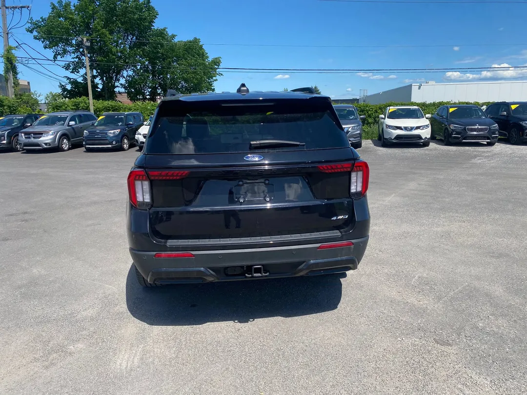 2025 Ford Explorer — photo 5