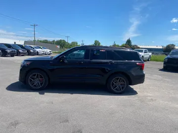 2025 Ford Explorer - image 4
