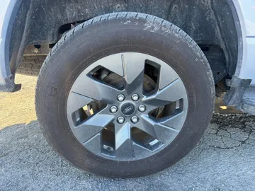 2022 Ford F-150 Lightning - image 7