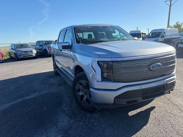 2022 Ford F-150 Lightning - image principale