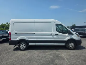 2021 Ford Transit - image 4