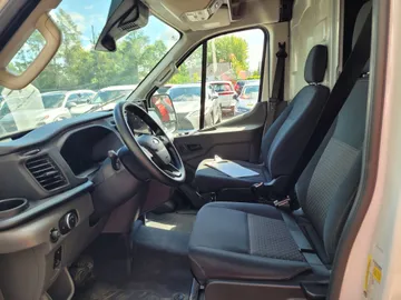 2025 Ford E-Transit Cargo Van - image 8