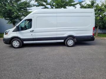 2025 Ford E-Transit Cargo Van - image 4