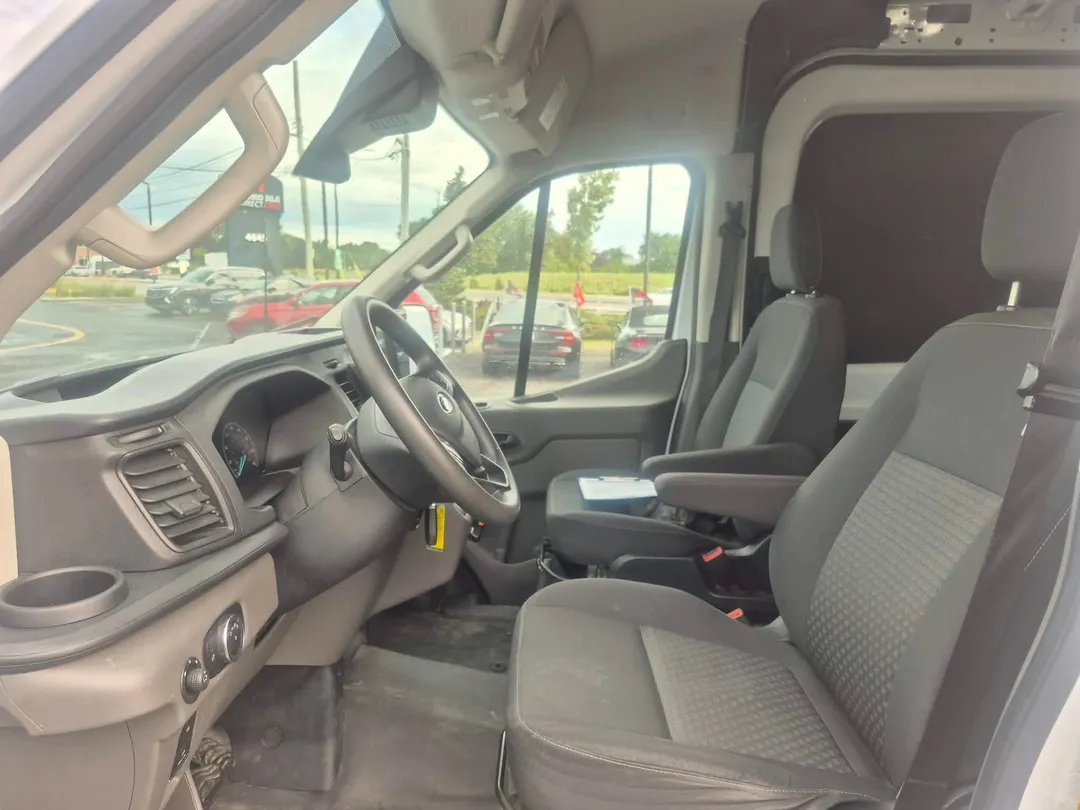 2022 Ford E-Transit Cargo Van — photo 6