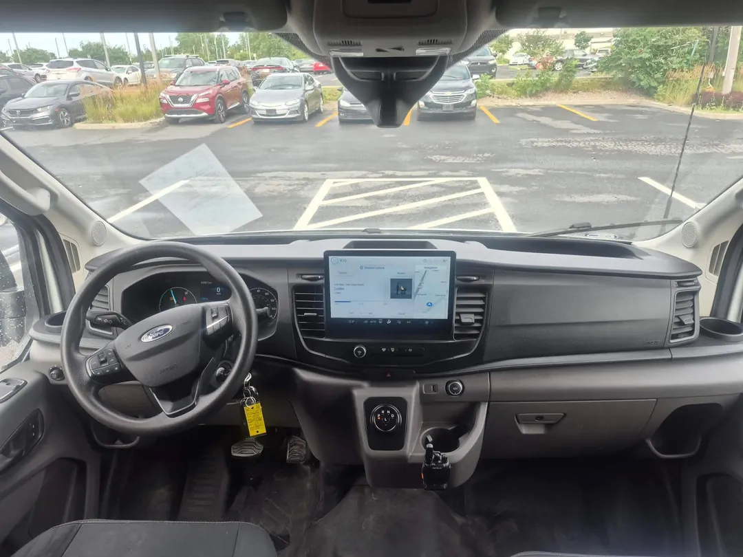 2022 Ford E-Transit Cargo Van — photo 7