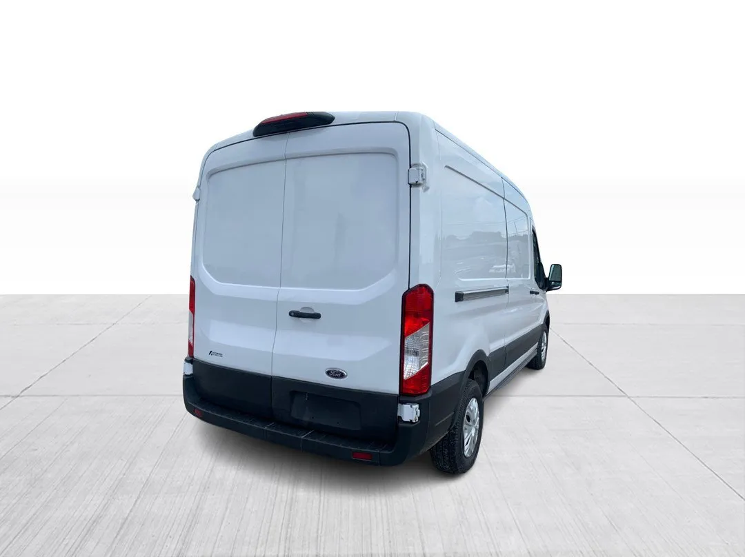 2022 Ford E-Transit Cargo Van — photo 7