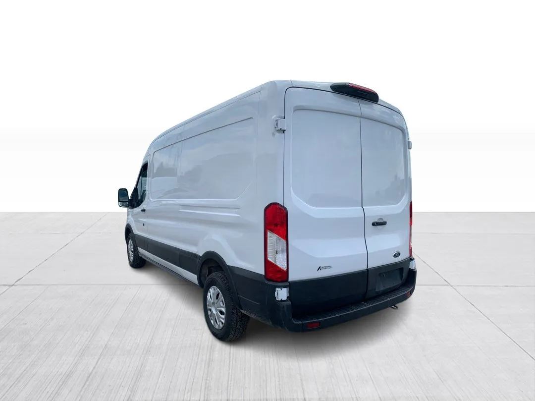 2022 Ford E-Transit Cargo Van — photo 5