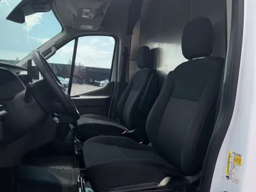 2022 Ford E-Transit Cargo Van - image 10