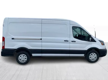 2022 Ford E-Transit Cargo Van - image 9