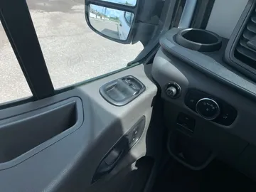 2022 Ford E-Transit Cargo Van - image 20