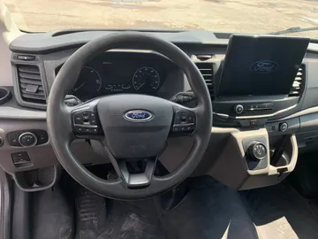 2022 Ford E-Transit Cargo Van - image 13