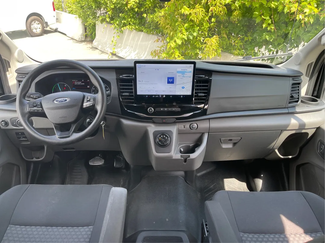 2023 Ford E-Transit Cargo Van — photo 4
