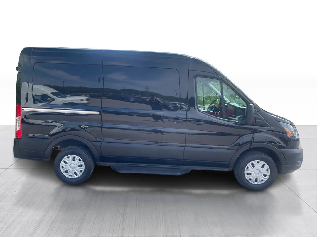 2023 Ford E-Transit Cargo Van — photo 2