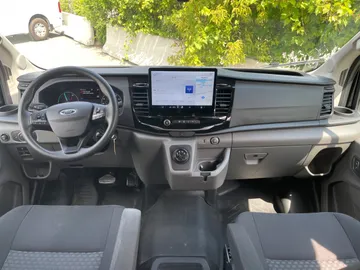 2023 Ford E-Transit Cargo Van - image 4