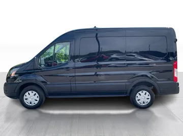 2023 Ford E-Transit Cargo Van - image 9