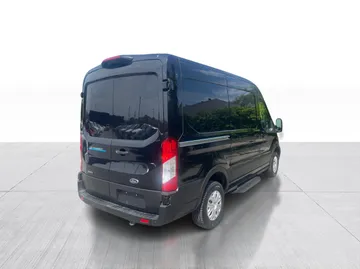 2023 Ford E-Transit Cargo Van - image 13