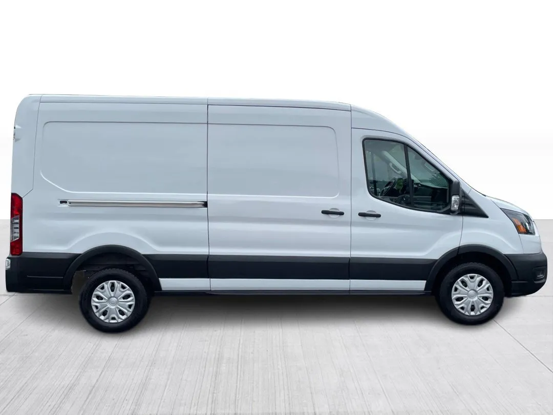2023 Ford E-Transit Cargo Van — photo 2