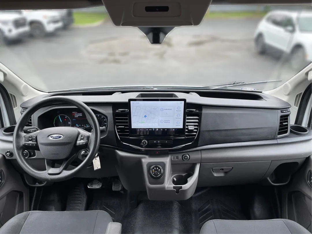 2023 Ford E-Transit Cargo Van — photo 4