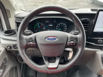 2023 Ford E-Transit Cargo Van - image 15