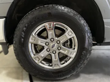 2022 Ford F-150 - image 6