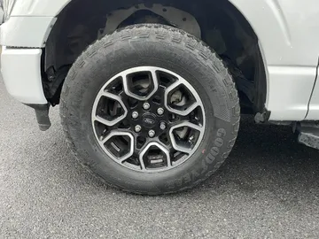 2022 Ford F-150 - image 7