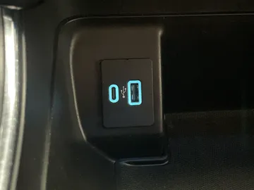 2022 Ford F-150 Hybrid - image 25