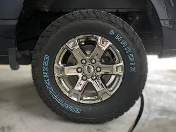 2022 Ford F-150 Hybrid - image 6