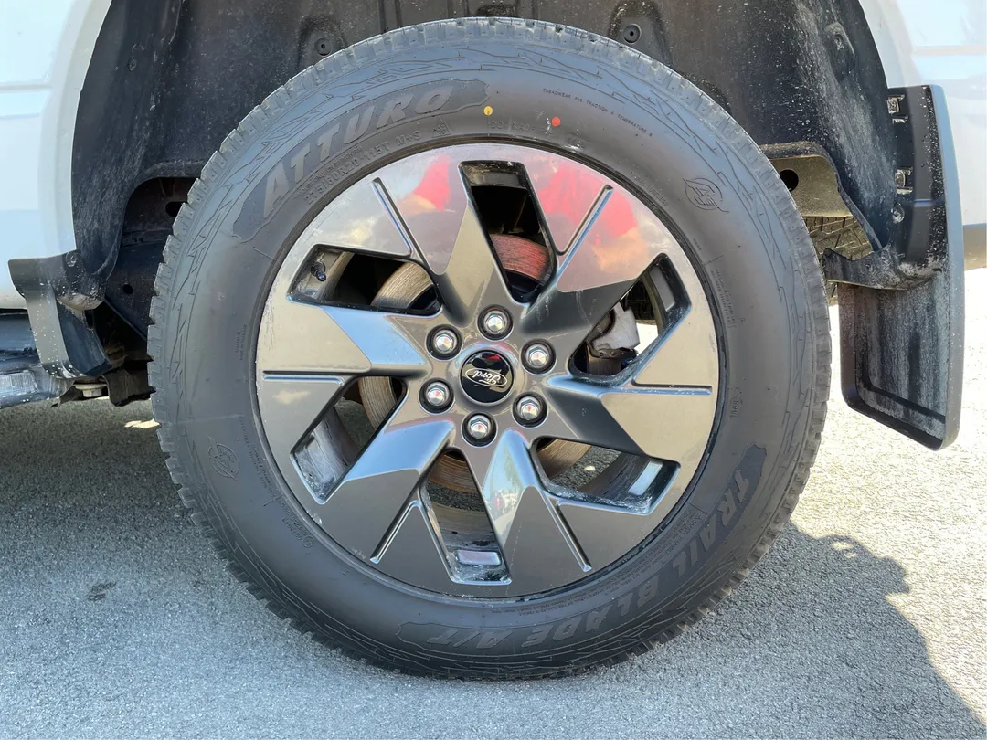 2023 Ford F-150 Lightning LARIAT, photo 5