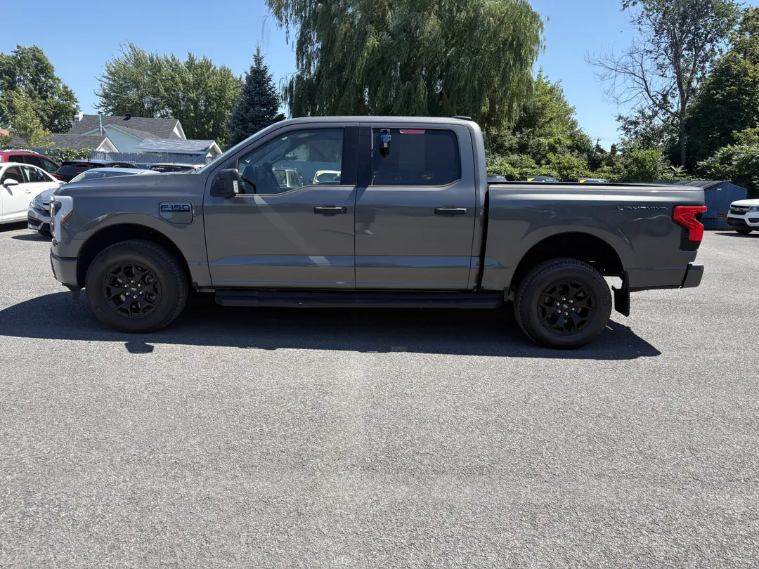 2025 Ford F-150 Lightning — photo 4
