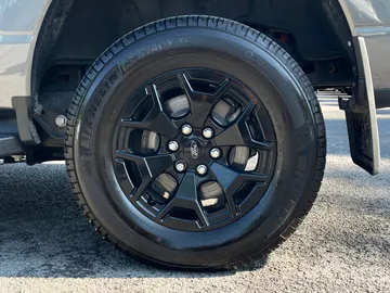 2025 Ford F-150 Lightning - image 6