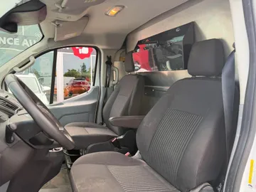 2018 Ford Transit - image 8