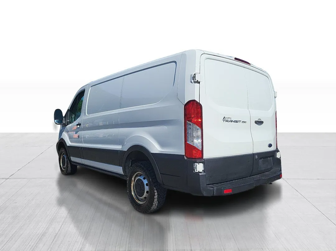 2019 Ford Transit — photo 8