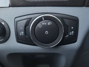 2019 Ford Transit - image 13