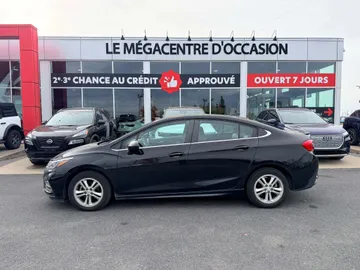 2018 Chevrolet Cruze - image 4