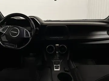 2019 Chevrolet Camaro - image 4