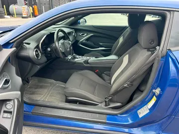 2019 Chevrolet Camaro - image 8