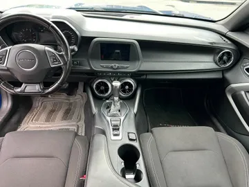 2019 Chevrolet Camaro - image 9