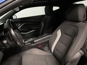 2019 Chevrolet Camaro - image 3