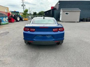 2019 Chevrolet Camaro - image 4
