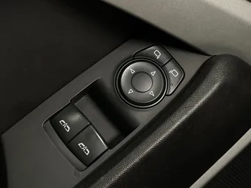 2019 Chevrolet Camaro - image 20