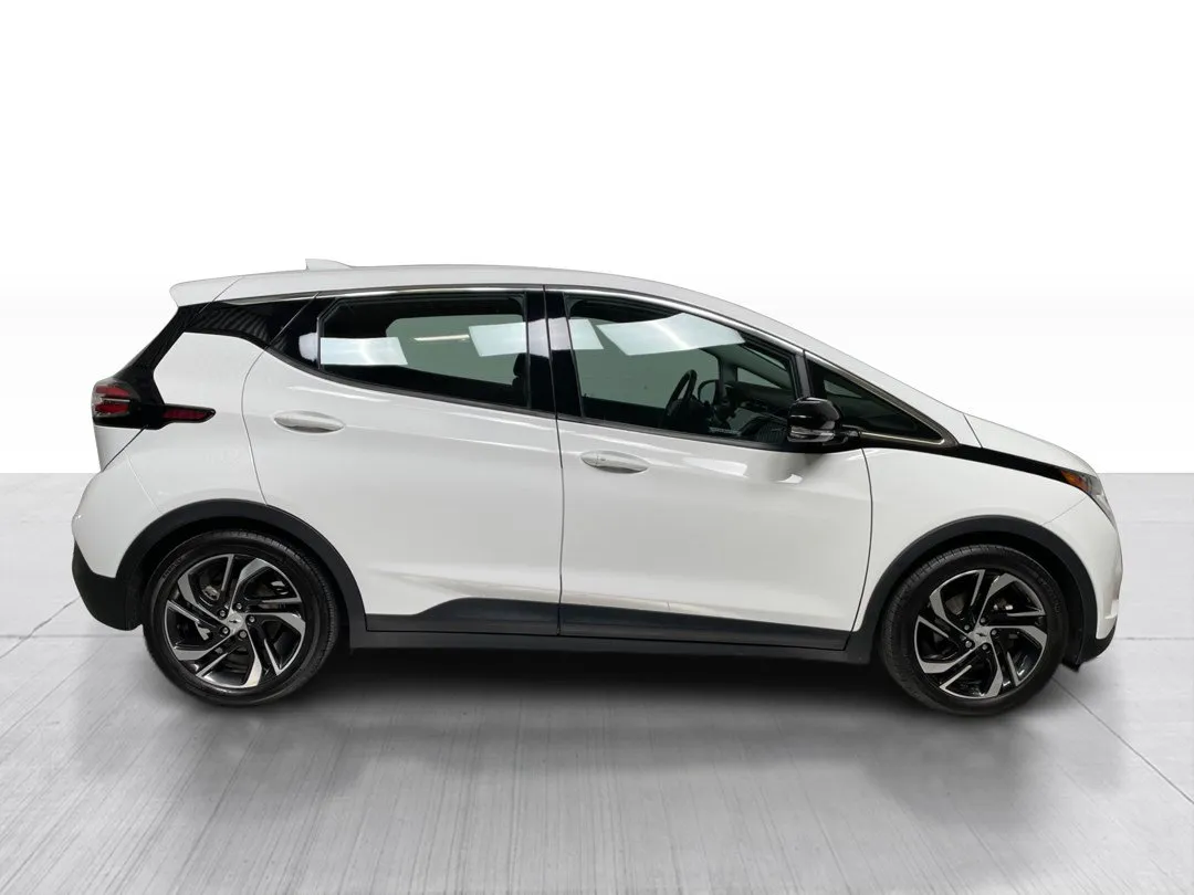 2022 Chevrolet Bolt EV — photo 2