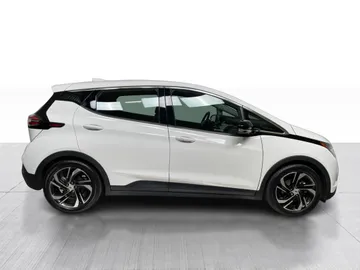 2022 Chevrolet Bolt EV - image 2