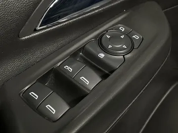 2022 Chevrolet Bolt EV - image 21